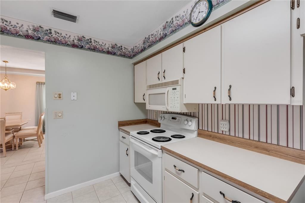 For Sale: $329,900 (2 beds, 2 baths, 1308 Square Feet)