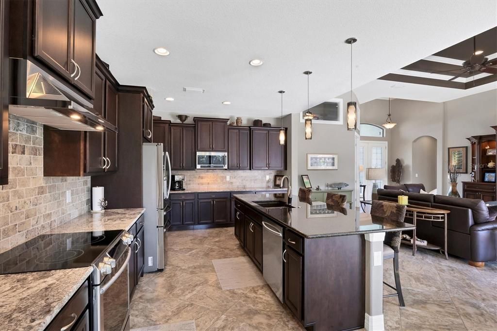 Stainless Steel Appliances, 42 Inch Cabinets, Granite Counters and Backsplash!!