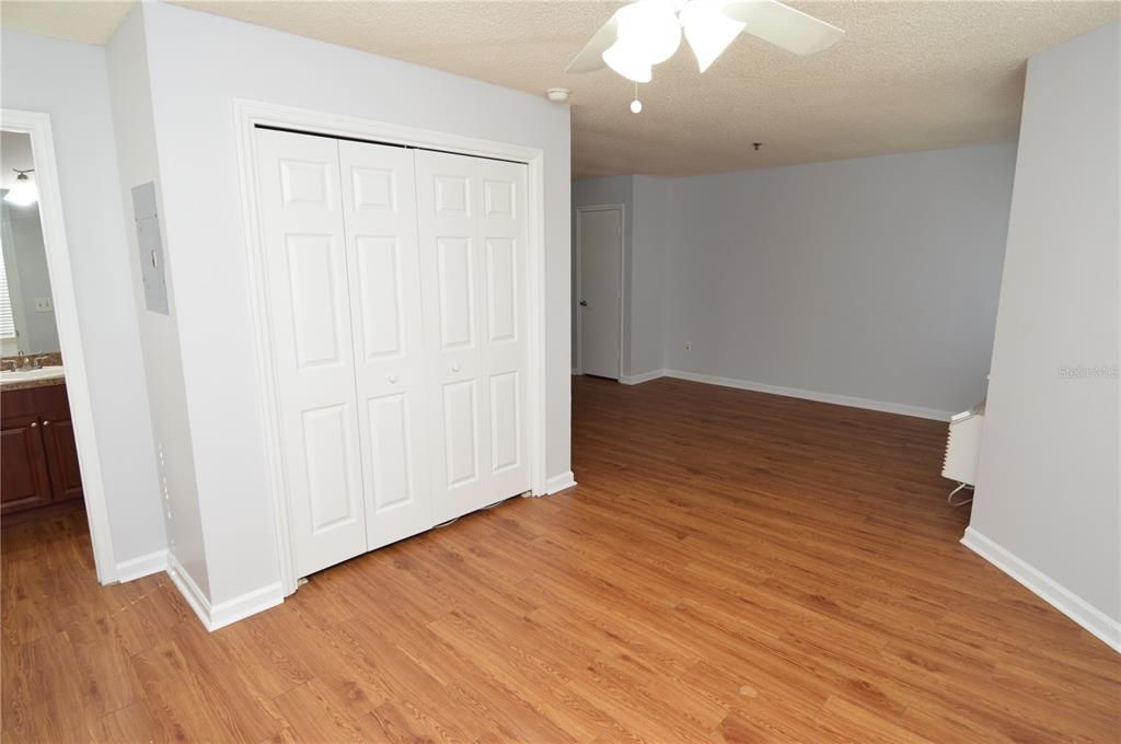 For Rent: $1,300 (1 beds, 1 baths, 525 Square Feet)