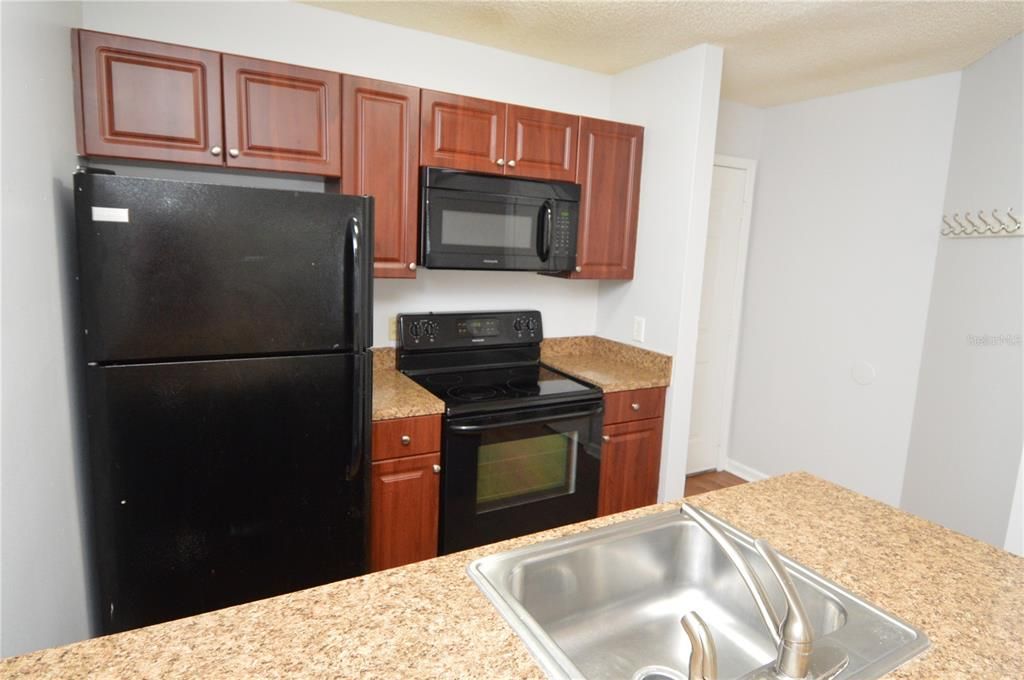 For Rent: $1,300 (1 beds, 1 baths, 525 Square Feet)