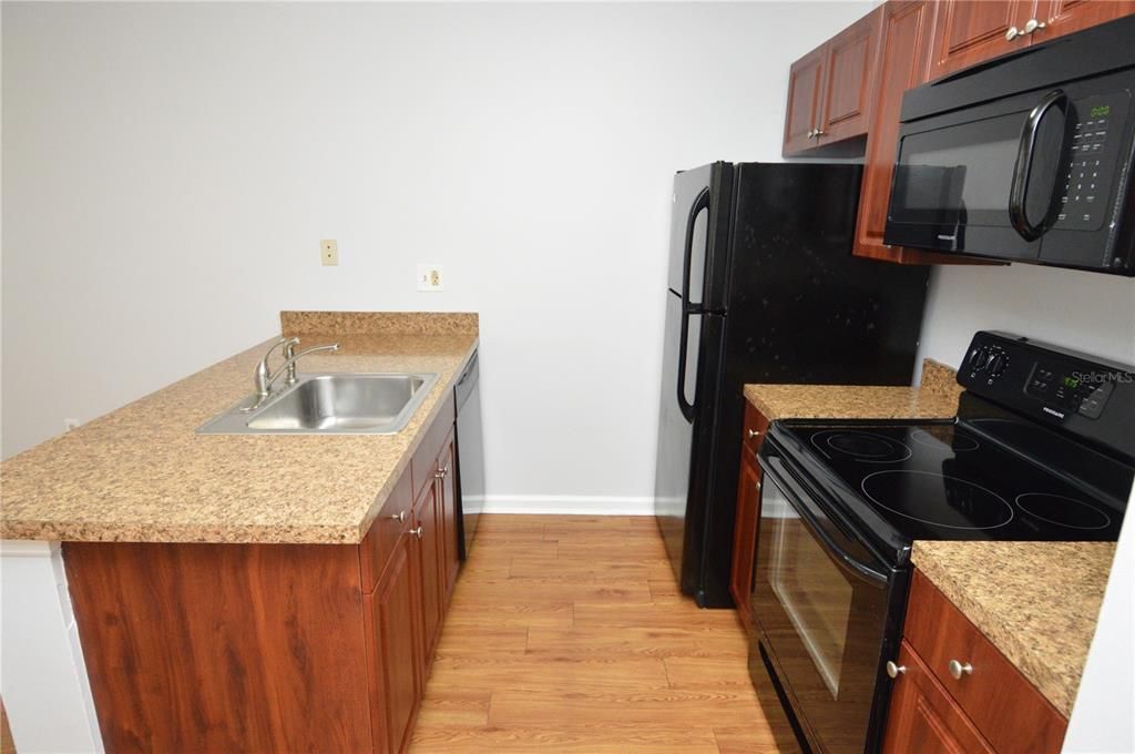 For Rent: $1,300 (1 beds, 1 baths, 525 Square Feet)