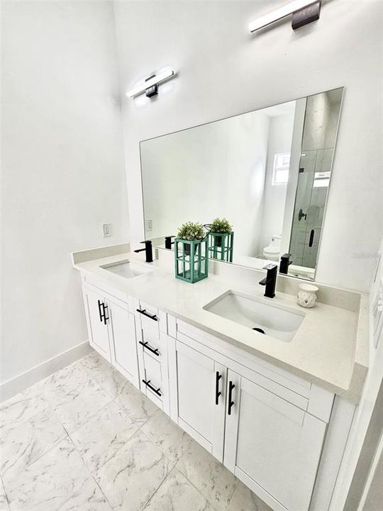 Principal bathroom - double vanity