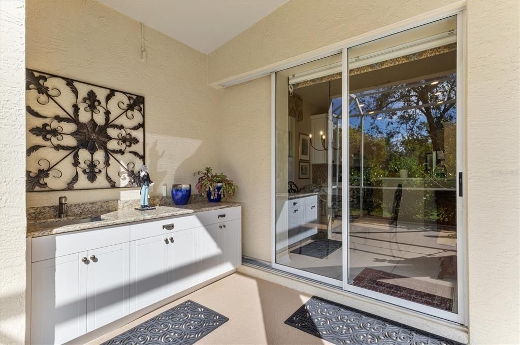 Lanai outdoor kitchen