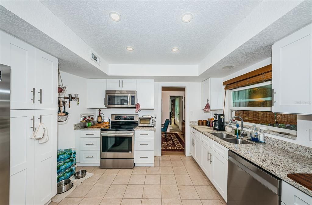 For Sale: $475,000 (3 beds, 2 baths, 1672 Square Feet)