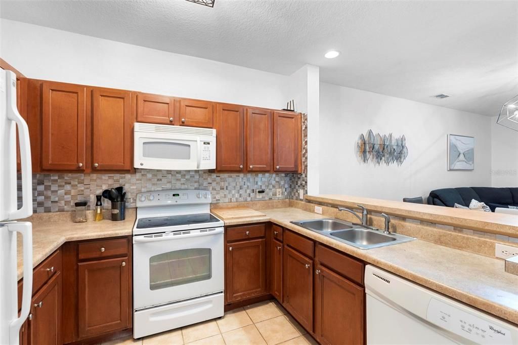 For Rent: $2,300 (3 beds, 2 baths, 1269 Square Feet)