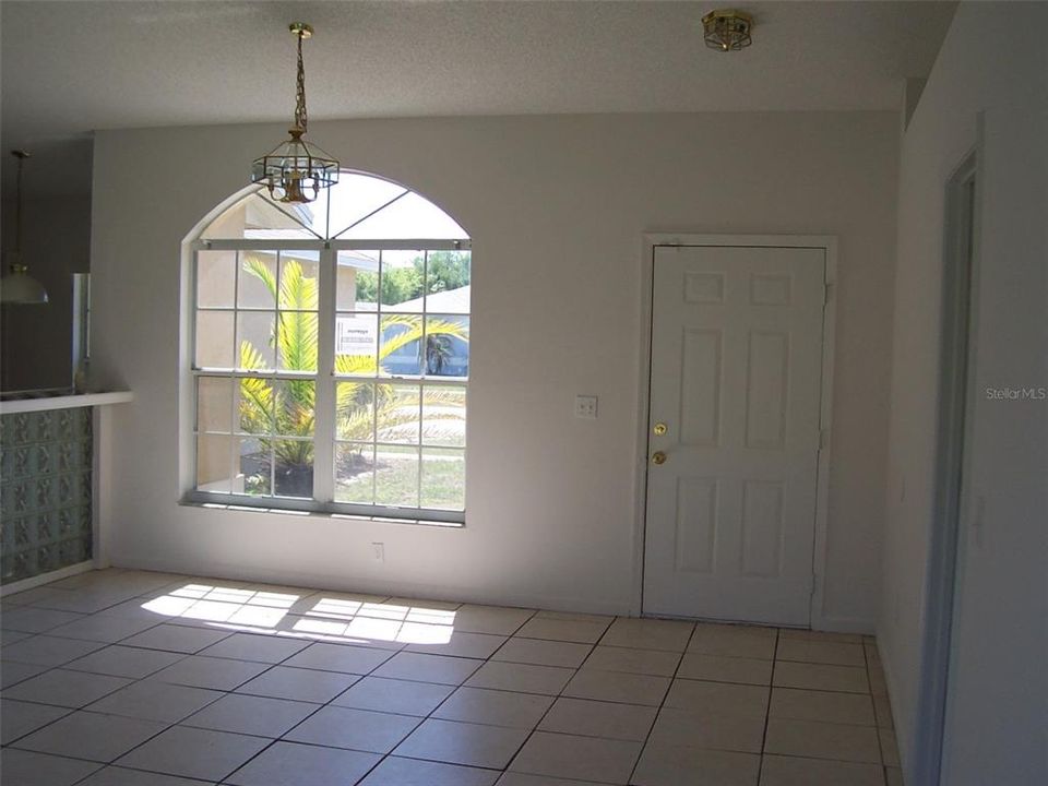 For Rent: $1,800 (3 beds, 2 baths, 1443 Square Feet)