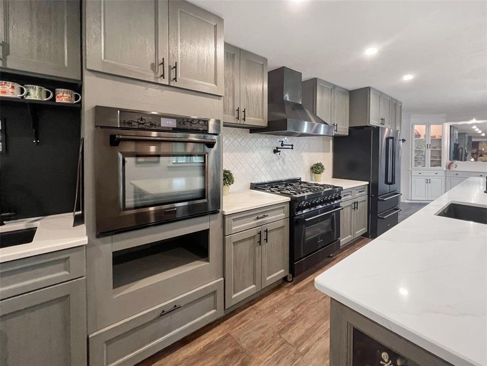 Kitchen Double ovens. One electric one gas with 6 burners