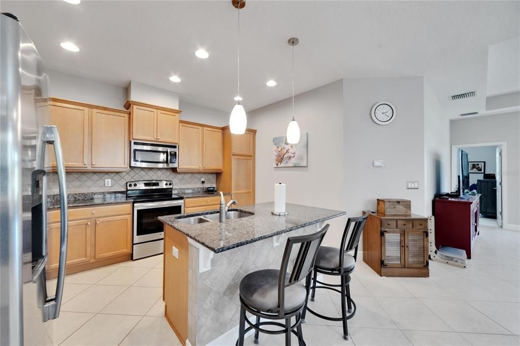 For Sale: $372,000 (2 beds, 2 baths, 1754 Square Feet)