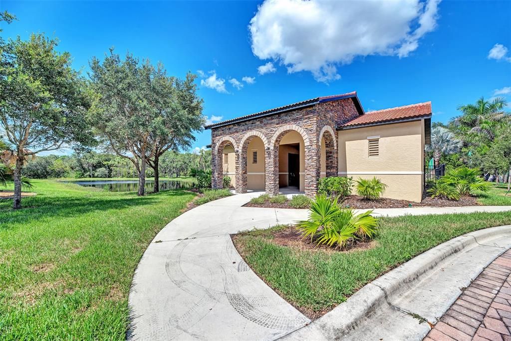 For Sale: $475,000 (3 beds, 2 baths, 1978 Square Feet)