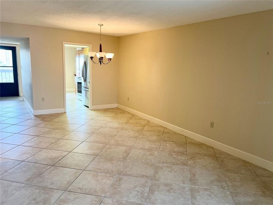 For Sale: $285,000 (2 beds, 2 baths, 1030 Square Feet)