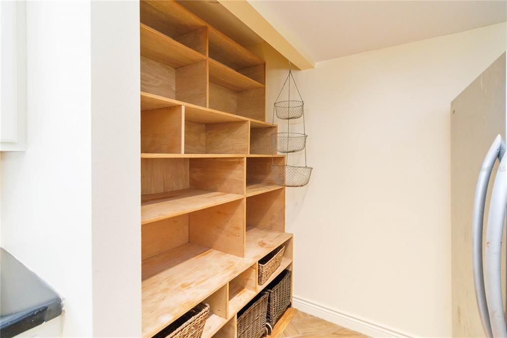 kitchen built in shelving