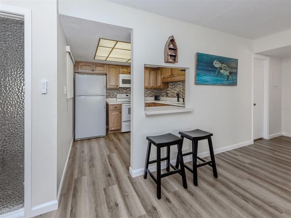 For Sale: $249,900 (2 beds, 1 baths, 814 Square Feet)