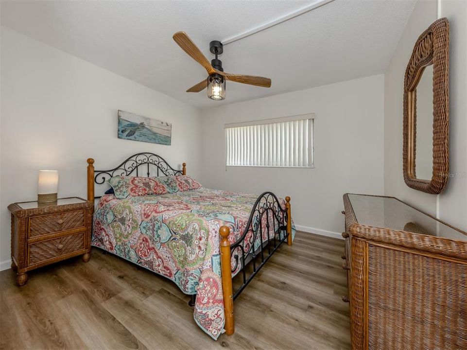 For Sale: $249,900 (2 beds, 1 baths, 814 Square Feet)