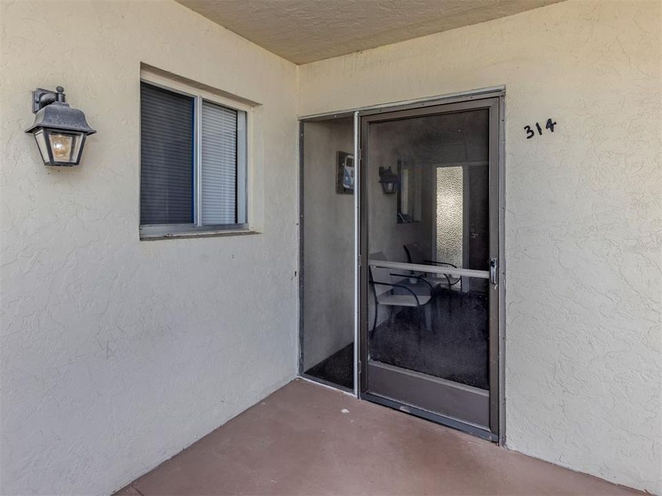 For Sale: $249,900 (2 beds, 1 baths, 814 Square Feet)