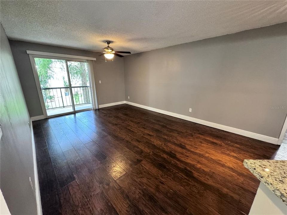 For Rent: $1,400 (2 beds, 2 baths, 864 Square Feet)