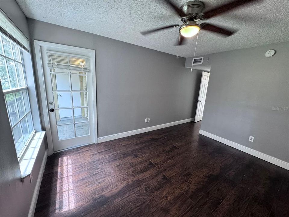 For Rent: $1,400 (2 beds, 2 baths, 864 Square Feet)