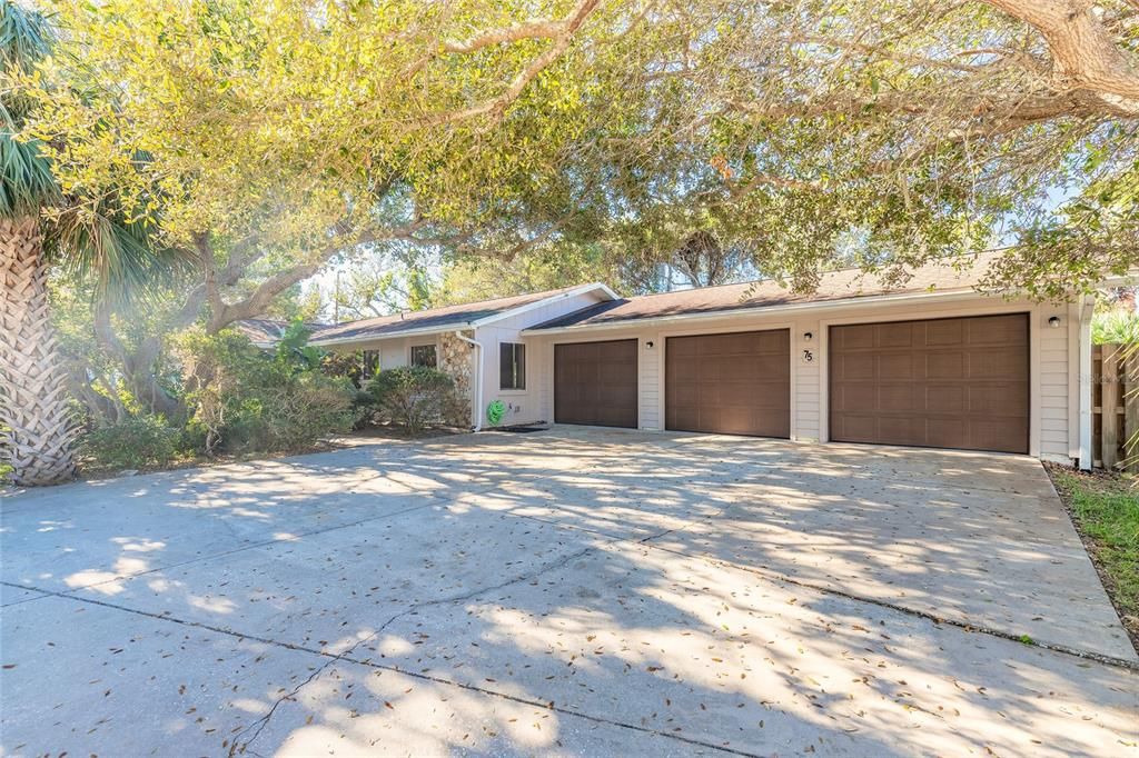 For Sale: $585,000 (3 beds, 2 baths, 1639 Square Feet)