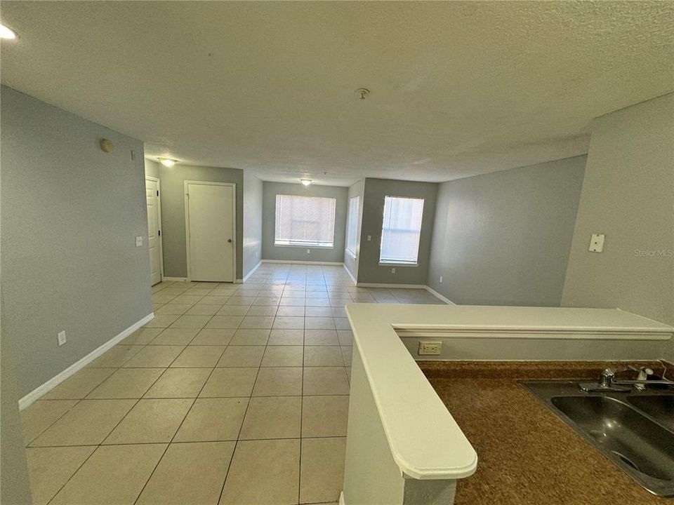 For Sale: $179,900 (1 beds, 1 baths, 762 Square Feet)