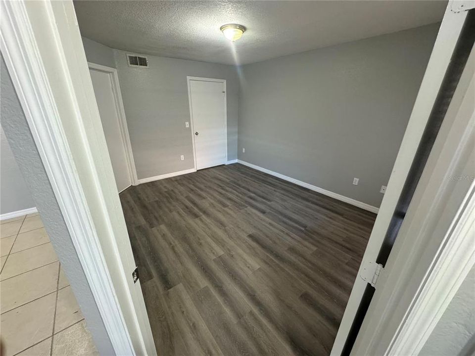 For Sale: $179,900 (1 beds, 1 baths, 762 Square Feet)