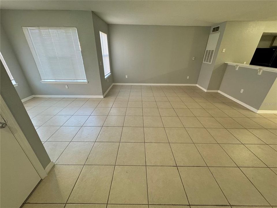 For Sale: $179,900 (1 beds, 1 baths, 762 Square Feet)