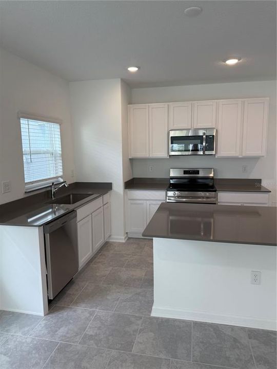 For Rent: $3,400 (4 beds, 2 baths, 2071 Square Feet)