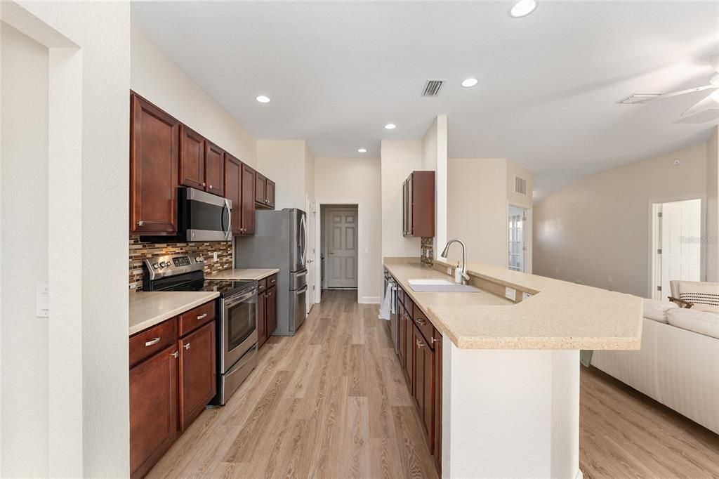 Large Breakfast Bar with Plenty of Counterspace