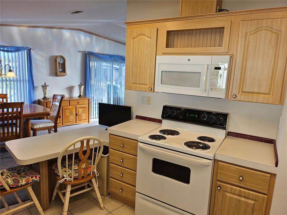 For Sale: $279,900 (2 beds, 2 baths, 1242 Square Feet)