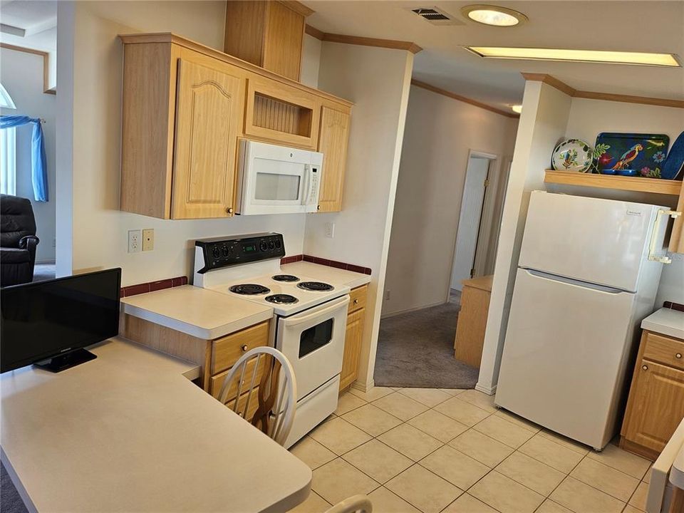 For Sale: $279,900 (2 beds, 2 baths, 1242 Square Feet)