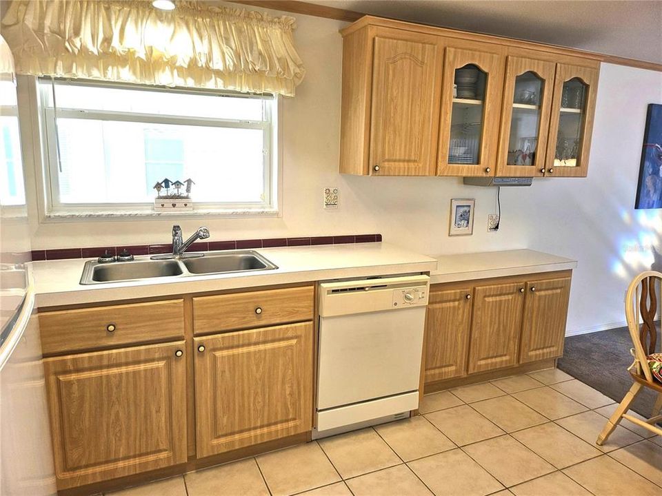 For Sale: $279,900 (2 beds, 2 baths, 1242 Square Feet)