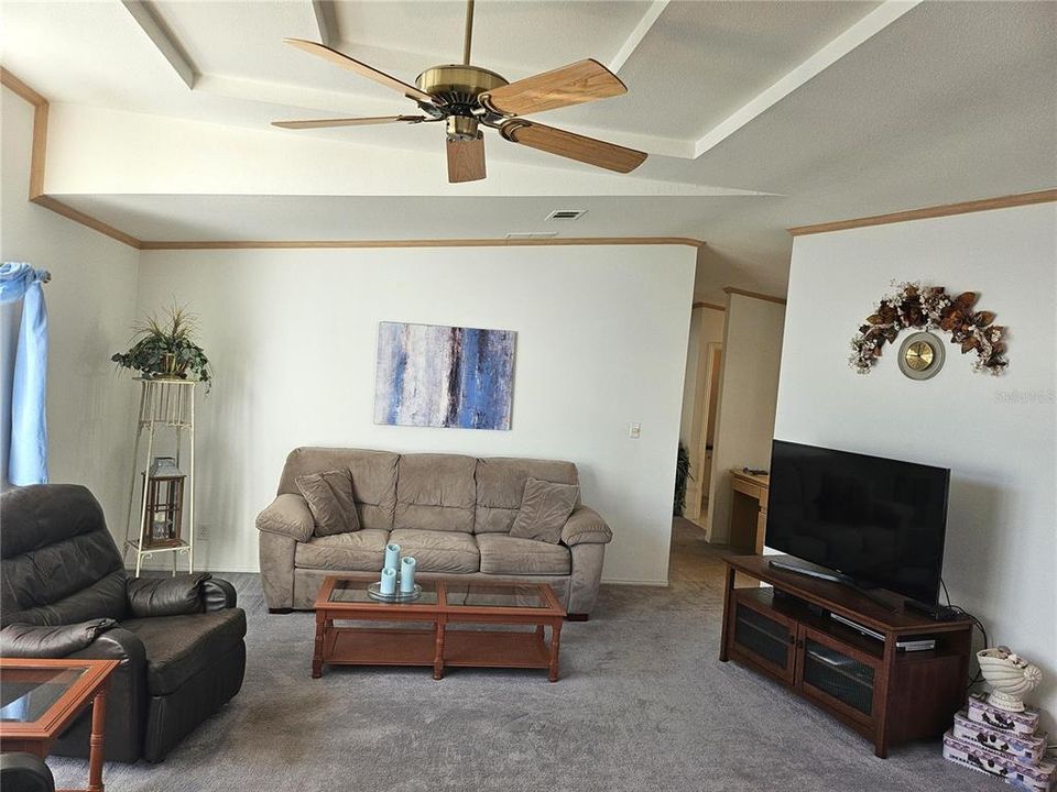 For Sale: $279,900 (2 beds, 2 baths, 1242 Square Feet)