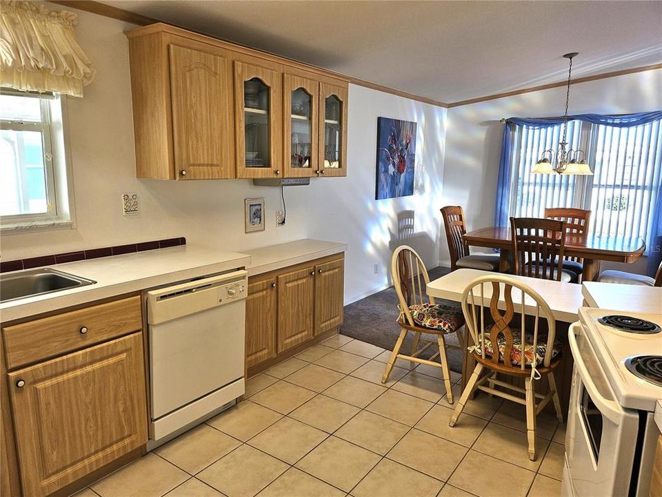 For Sale: $279,900 (2 beds, 2 baths, 1242 Square Feet)