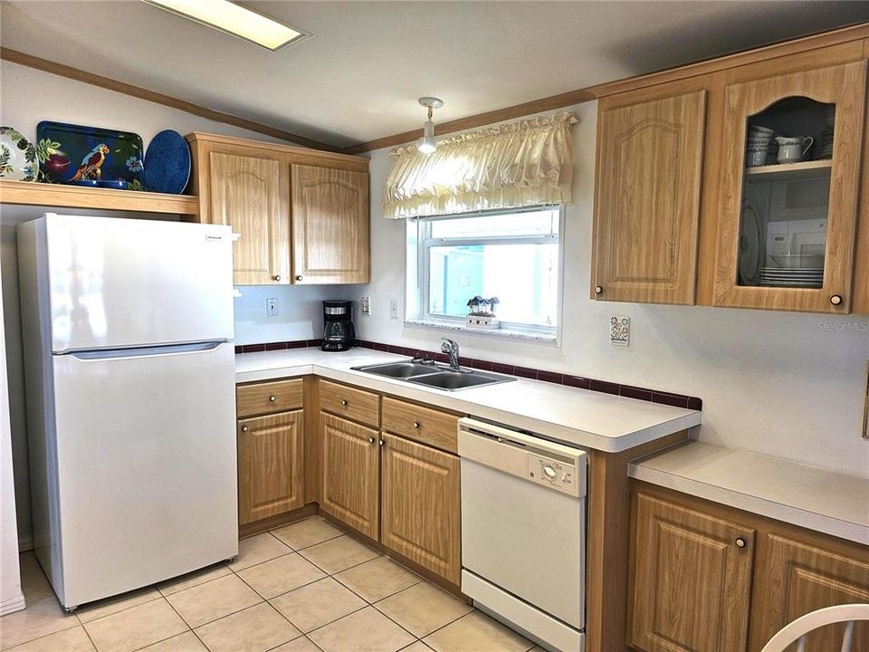 For Sale: $279,900 (2 beds, 2 baths, 1242 Square Feet)