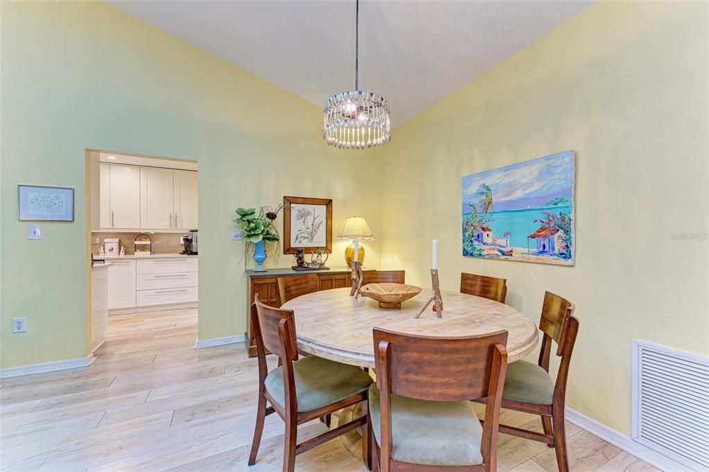 For Sale: $375,000 (2 beds, 2 baths, 1456 Square Feet)