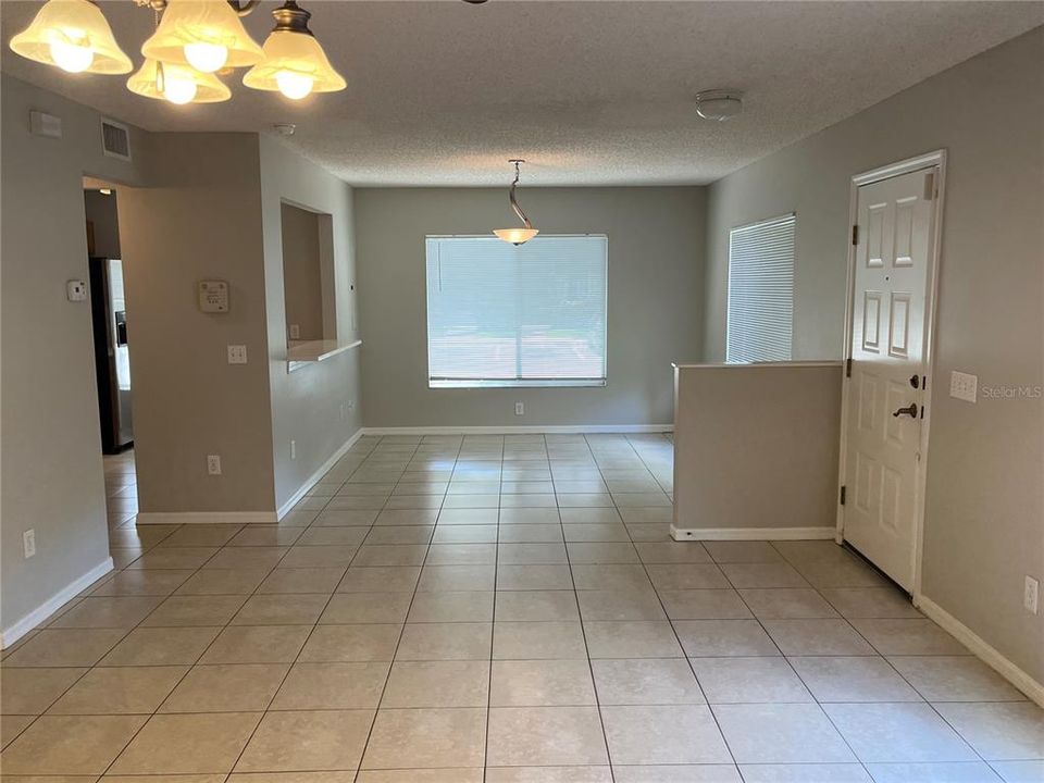 For Rent: $1,750 (3 beds, 2 baths, 1408 Square Feet)