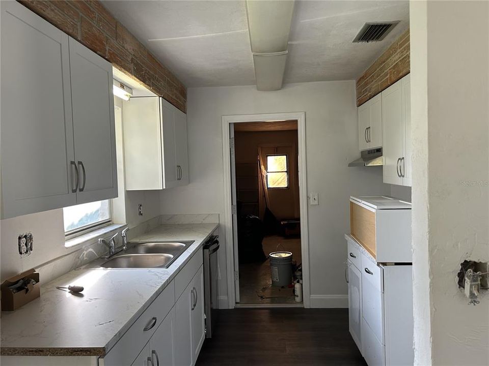 For Rent: $1,600 (2 beds, 2 baths, 1025 Square Feet)