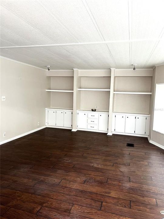 For Sale: $1,800,000 (2 beds, 2 baths, 1099 Square Feet)