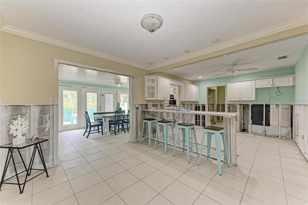 Dining room with walls Virtually staged