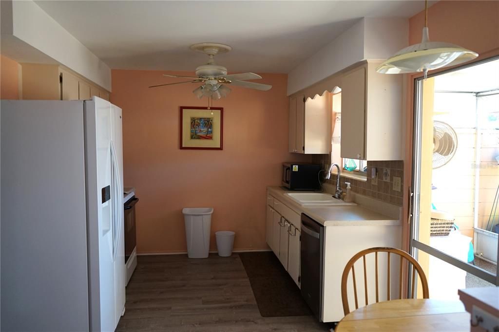 For Rent: $1,500 (1 beds, 1 baths, 910 Square Feet)