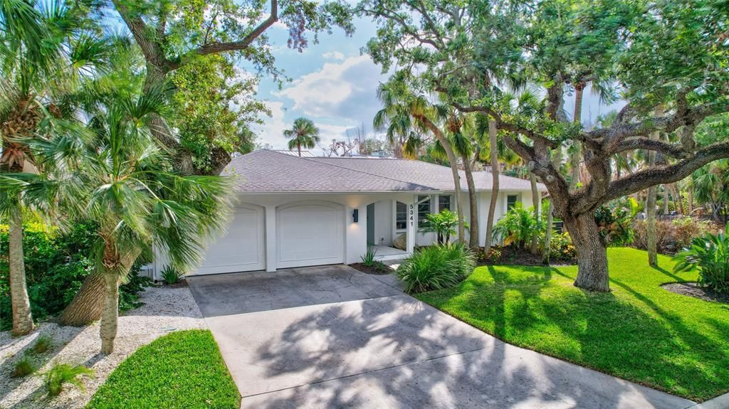 Gorgeous curb appeal