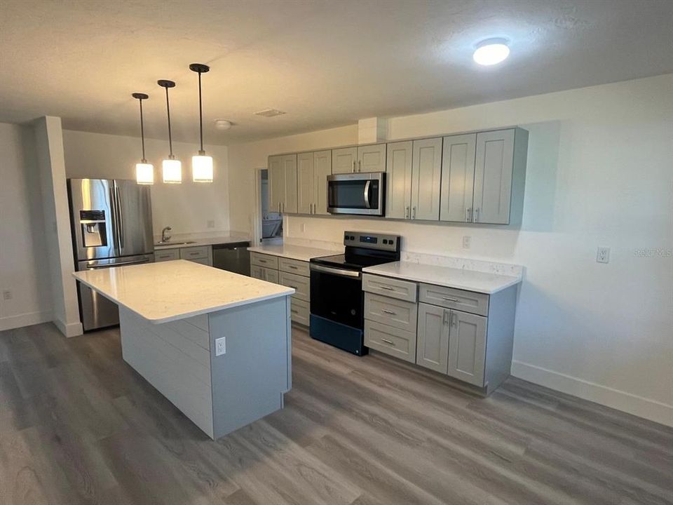 For Sale: $449,000 (3 beds, 2 baths, 1369 Square Feet)