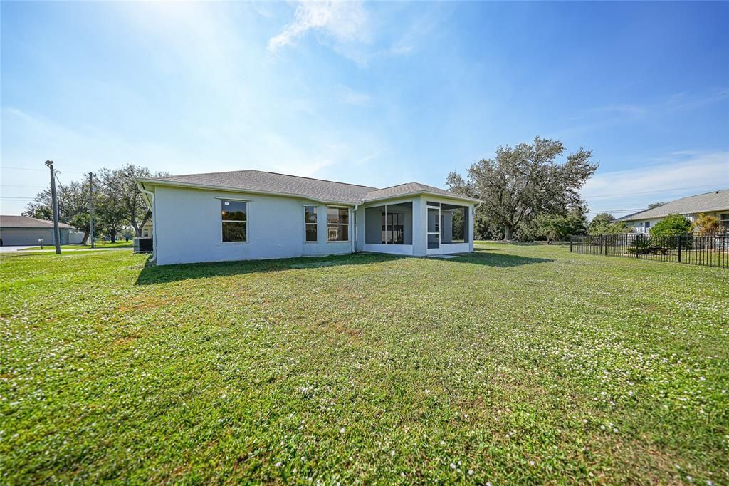 For Sale: $299,000 (3 beds, 2 baths, 1372 Square Feet)