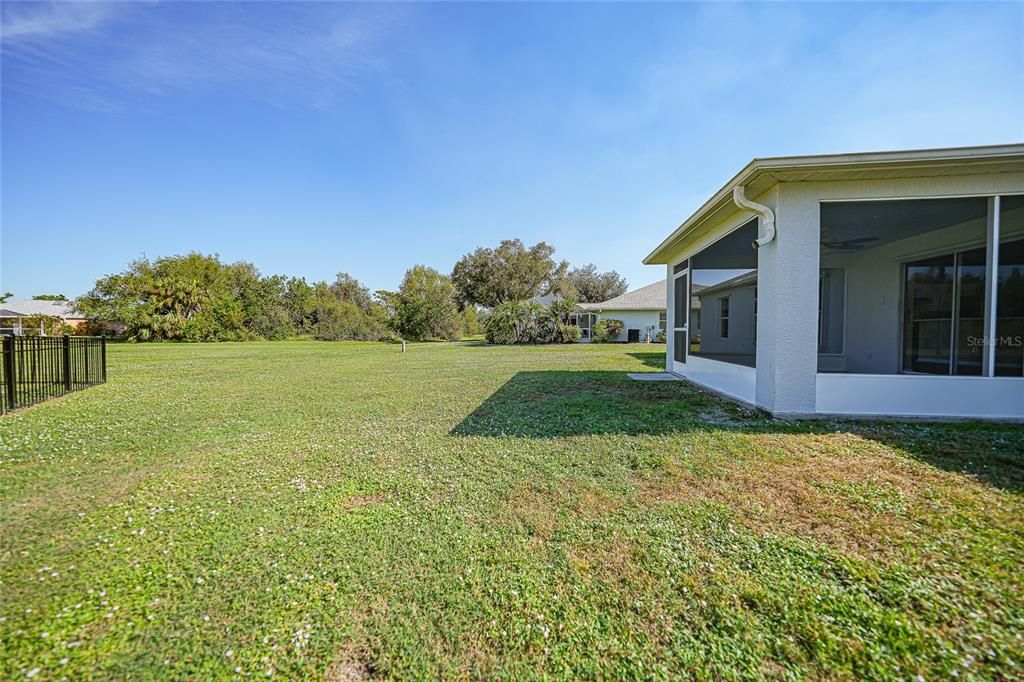 For Sale: $299,000 (3 beds, 2 baths, 1372 Square Feet)