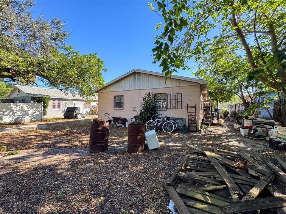 For Sale: $195,000 (3 beds, 1 baths, 1040 Square Feet)