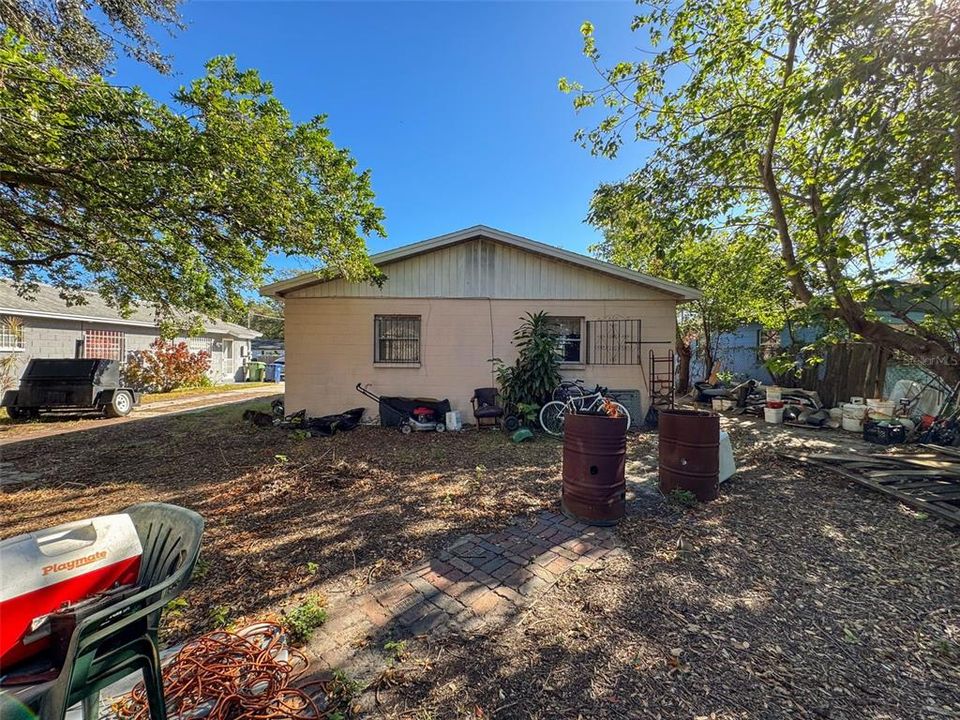 For Sale: $195,000 (3 beds, 1 baths, 1040 Square Feet)