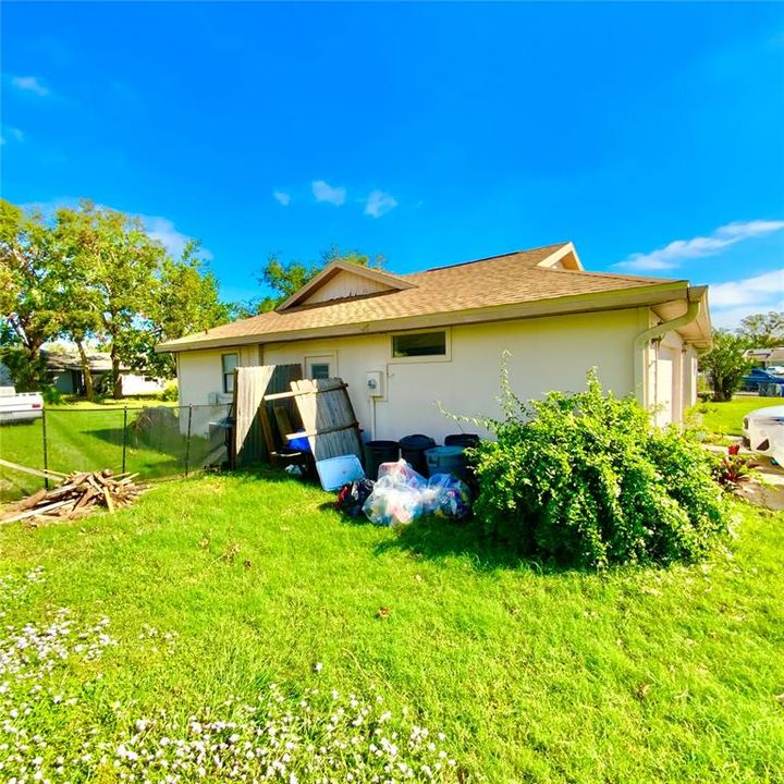 For Sale: $325,000 (3 beds, 2 baths, 1272 Square Feet)