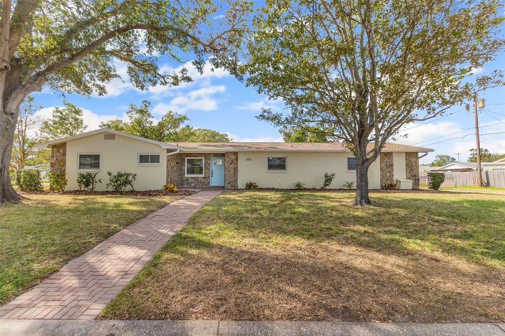 For Sale: $600,000 (3 beds, 2 baths, 1433 Square Feet)