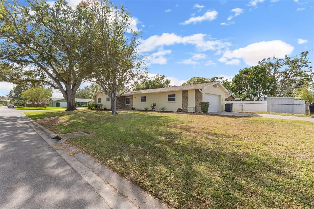 For Sale: $600,000 (3 beds, 2 baths, 1433 Square Feet)