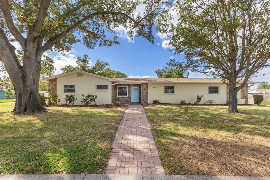 For Sale: $600,000 (3 beds, 2 baths, 1433 Square Feet)