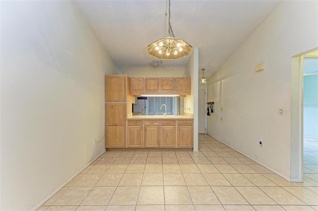 For Sale: $300,000 (2 beds, 2 baths, 1100 Square Feet)