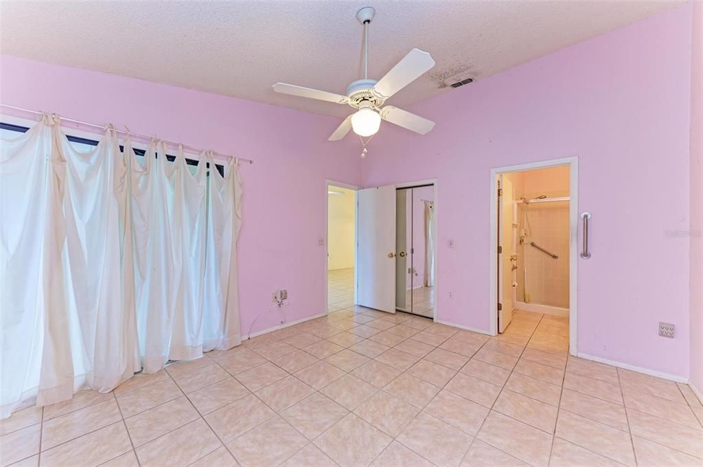 For Sale: $300,000 (2 beds, 2 baths, 1100 Square Feet)